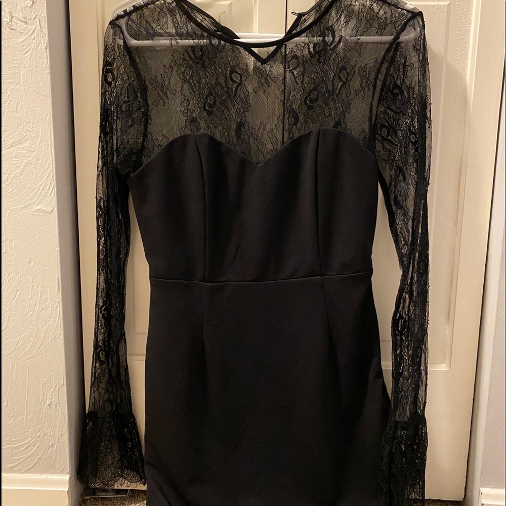Black lace-sleeved bodycon dress